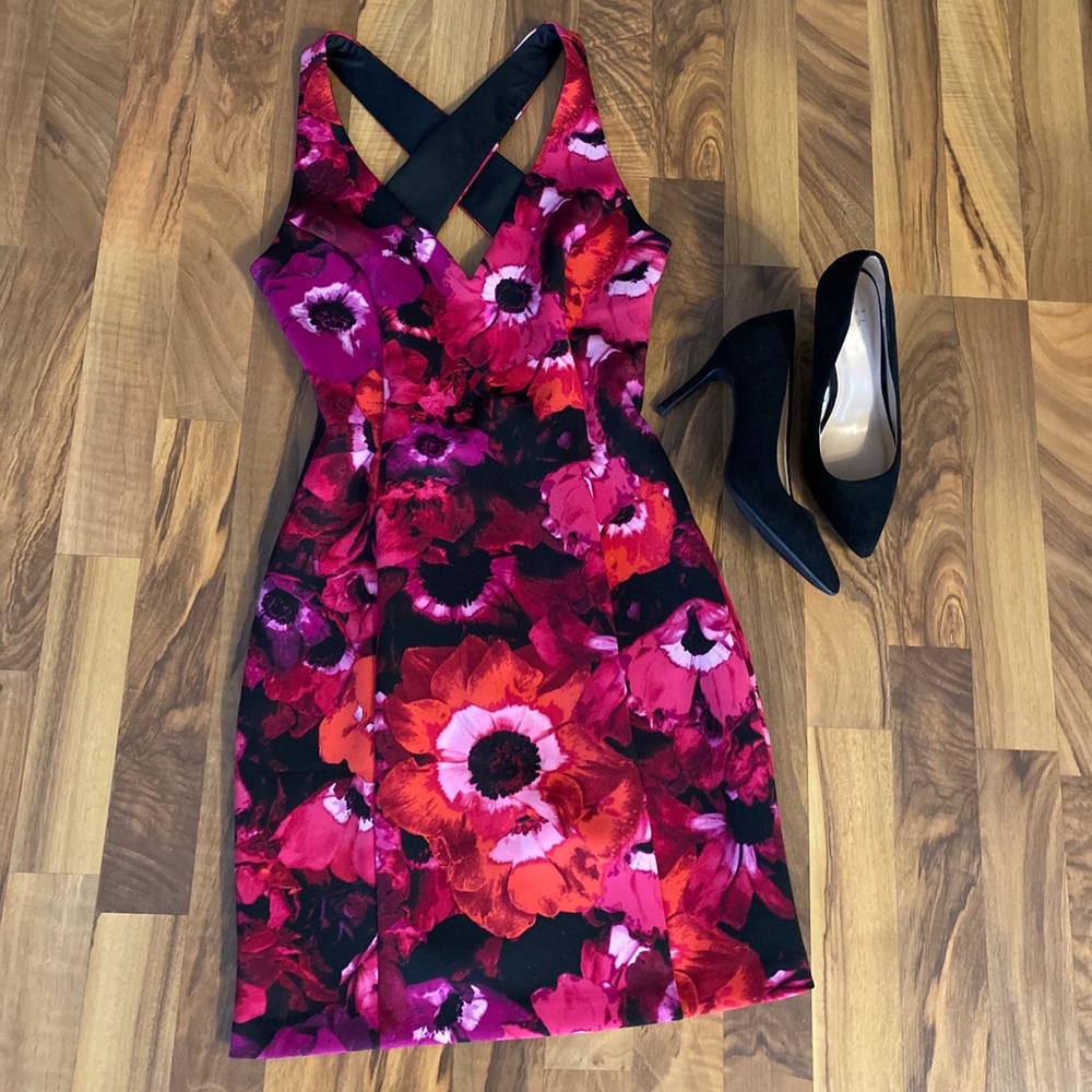 GUESS Floral Sleeveless V Neck Mini Sheath dress